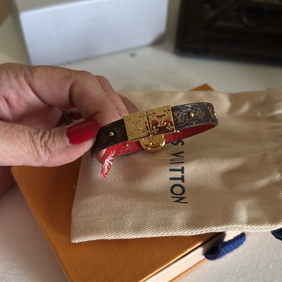 Authentic Louis Vuitton reversible leather monogram bracelet.Purchased in Paris - Picture 2 of 6